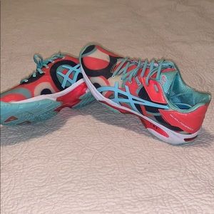 ASICS E650Q tennis court shoes